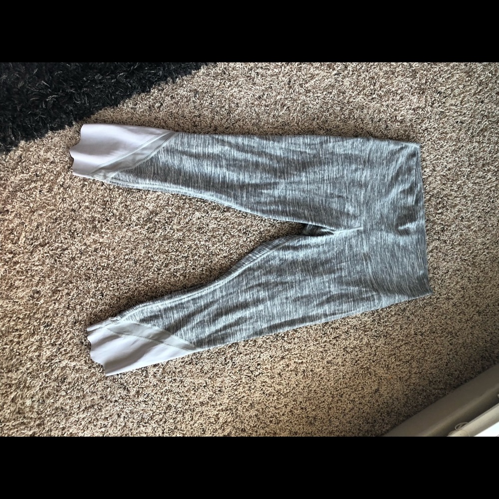 Lululemon scallop capris